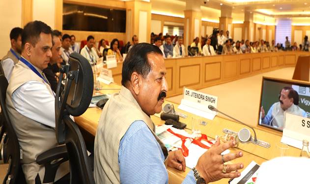 ‘संपन्न’ के माध्यम से दूरसंचार विभाग के चार लाख से अधिक पेंशनभोगियों को हर महीने 1,239 करोड़ रुपये की पेंशन राशि का वितरण किया जा रहा है
