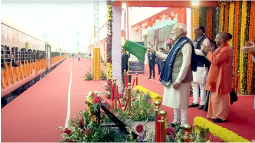 प्रधानमंत्री नरेन्द्र मोदी ने 2 अमृतभारत, 6 वंदेभारत ट्रेन को दिखाई हरी झंडी