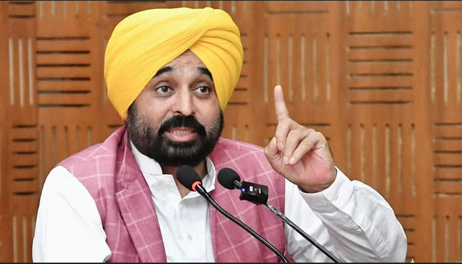 आठ नवंबर से जारी कलम छोड़ हड़ताल आज खत्म, आज से काम पर लौटे डीसी दफ्तरों के कर्मचारी