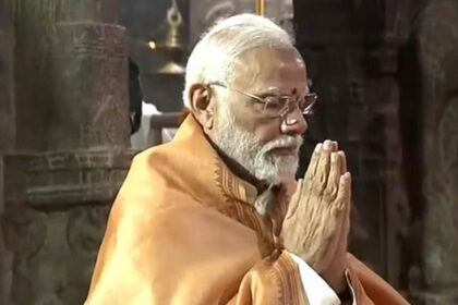 प्रधानमंत्री मोदी वीरभद्र मंदिर में राम की भक्ति में डूबे