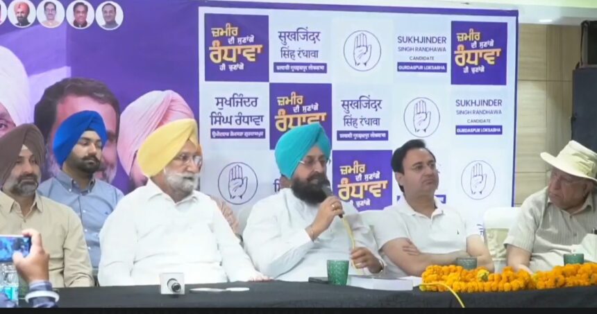 “कांग्रेस उम्मीदवार सुखजिंदर रंधावा ने BJP को कोरोना संकट में लोगों की मौत का जिम्मेदार बताया”