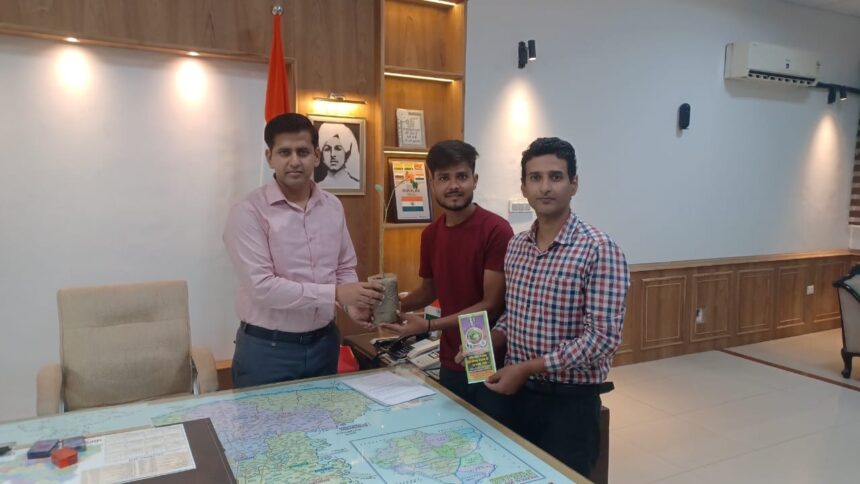 आशुतोष पांडे की 16000 किमी लंबी वंदे भारत पदयात्रा: पर्यावरण संरक्षण और शिक्षा सुधार के लिए जालंधर पहुंचे