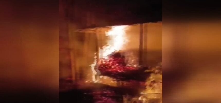 बांग्लादेश में हिंदू घरों पर हमला: आगजनी और संपत्ति की भारी तबाही से उठे सुरक्षा सवाल”**