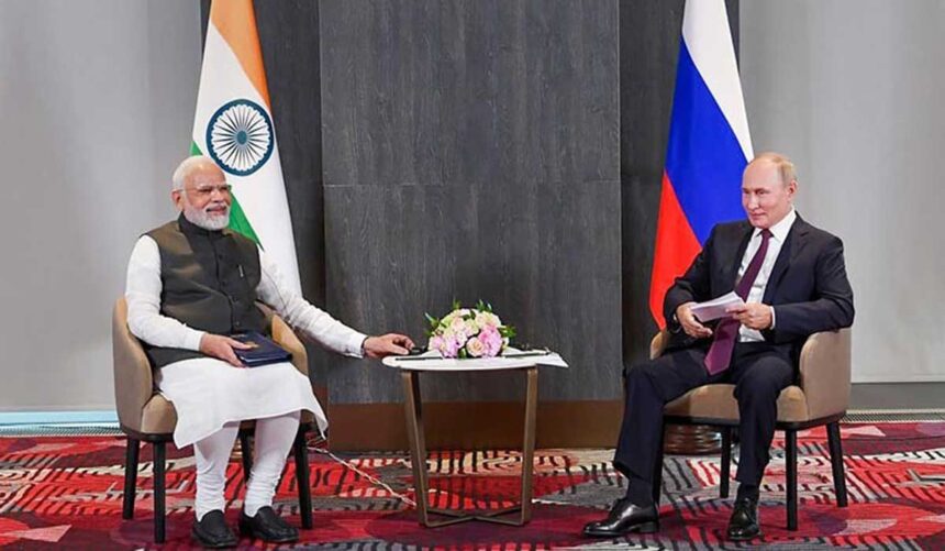 प्रधानमंत्री मोदी ने रूस के राष्ट्रपति ब्लादिमीर पुतिन से फोन पर बातचीत की। प्रधानमंत्री ने रूस और यूक्रेन के बीच जारी संघर्ष विराम को लेकर बातचीत की।