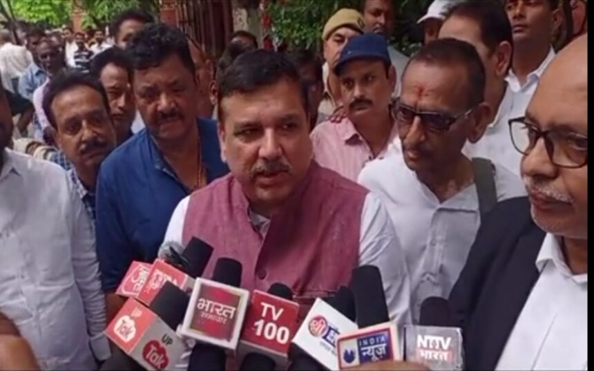 सुल्तानपुर कोर्ट में संजय सिंह का आत्मसमर्पण: 23 साल पुराने मामले में 50-50 हजार के मुचलके पर मिली जमानत”
