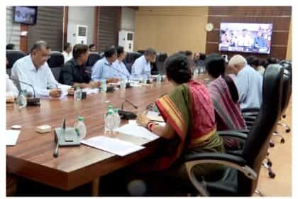 गुजरात में बाढ़ की गंभीर स्थिति: मुख्यमंत्री पटेल की आपातकालीन बैठक, राहत कार्यों में तेजी”