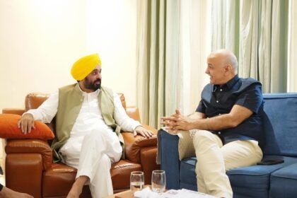 मुख्यमंत्री भगवंत मान ने मनीष सिसोदिया से मुलाकात के बाद भाजपा पर साधा निशाना, कहा – सच्चाई की हमेशा जीत होती है**