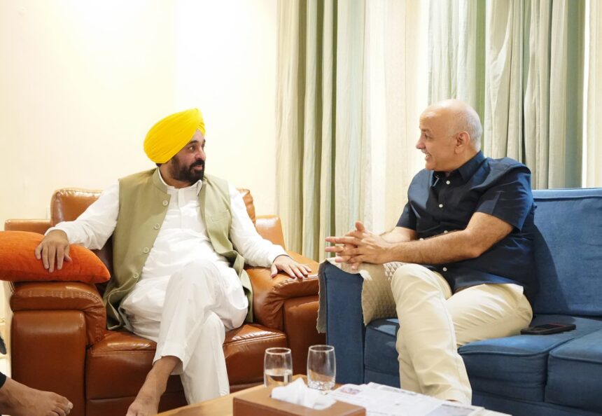 मुख्यमंत्री भगवंत मान ने मनीष सिसोदिया से मुलाकात के बाद भाजपा पर साधा निशाना, कहा – सच्चाई की हमेशा जीत होती है**