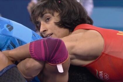 विनेश फोगाट का ऐतिहासिक सफर: पेरिस ओलंपिक 2024 में फाइनल में जगह बनाकर भारत के लिए गोल्ड की उम्मीद**