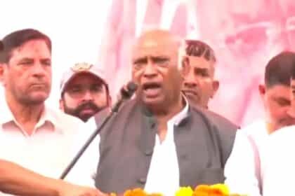 मल्लिकार्जुन खरगे मंच पर हुए बेहोश, मोदी को सत्ता से हटाकर ही मरूंगा- खरगे