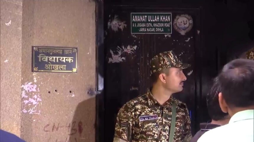 ईडी की कार्रवाई से मचा हड़कंप: विधायक अमानतुल्लाह खान के आवास पर गहमागहमी, गिरफ्तारी की आशंका**