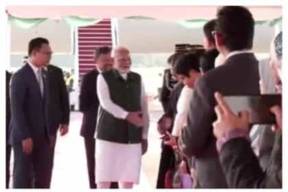 ब्रुनेई में प्रवासी भारतीयों ने पीएम मोदी का ऐतिहासिक स्वागत**