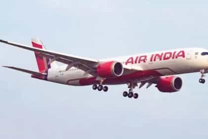 एयर इंडिया विमान को बम से उड़ाने की धमकी, दिल्ली से शिकागो जा रहे एयर इंडिया के फ्लाइट को कनाडा किया गया डायवर्ट
