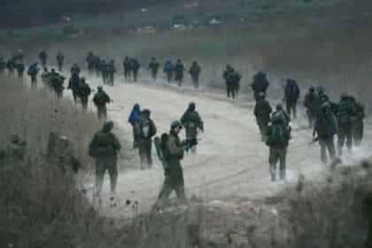 इजरायली सेना की बड़ी कार्रवाई: हिजबुल्लाह पर बोला जमीनी धावा, लेबनानी बॉर्डर में घुसी IDF,जानें क्या है इस ऑपरेशन का मकसद