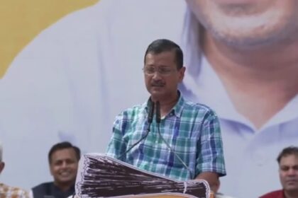 छत्रसाल स्टेडियम से केजरीवाल का बीजेपी पर तीखा हमला: “22 राज्यों में मुफ्त बिजली देकर दिखाएं, मोदी जी का चुनाव प्रचार मैं करूंगा”