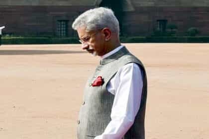 9 साल बाद पाकिस्तान में उतरा भारत का प्लेन : जयशंकर के साथ मीटिंग के लिए बेकरार शहबाज!