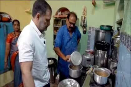 महाराष्ट्र में दलित परिवार के घर पहुंचे राहुल गांधी, मिलकर बनाया खाना