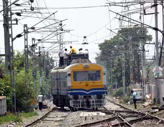 मोदी सरकार का रेल कर्मचारियों को बड़ा गिफ्ट : नवरात्रि के पहले दिन बोनस को दे दी मंजूरी