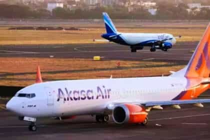 सुरक्षा एजेंसियों में हड़कंप : इंडिगो और अकासा एयरलाइंस की 10 उड़ानों को बम की धमकी