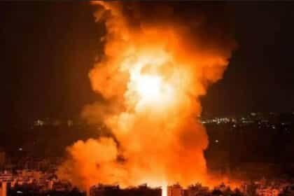 ईरान पर इजरायल का हमला: करीब महीने भर शांत रहने के बाद पलटवार, कम से कम 7 मिसाइलें दागी