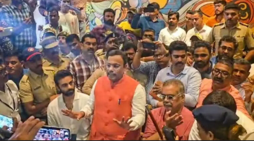 बीजेपी नेता विनोद तावड़े ने मल्लिकार्जुन खड़गे, राहुल गांधी को भेजा ₹100 करोड़ का मानहानि नोटिस