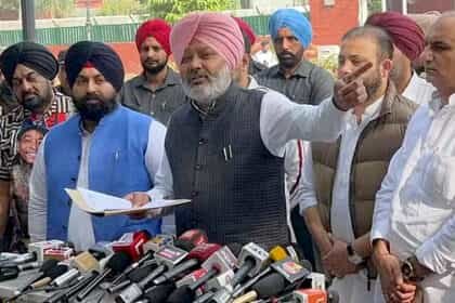 हरियाणा विधानसभा की नई इमारत पर सियासत : पंजाब के मंत्री हरपाल सिंह चीमा और हरजोत बैंस ने गवर्नर को साैंपा ज्ञापन