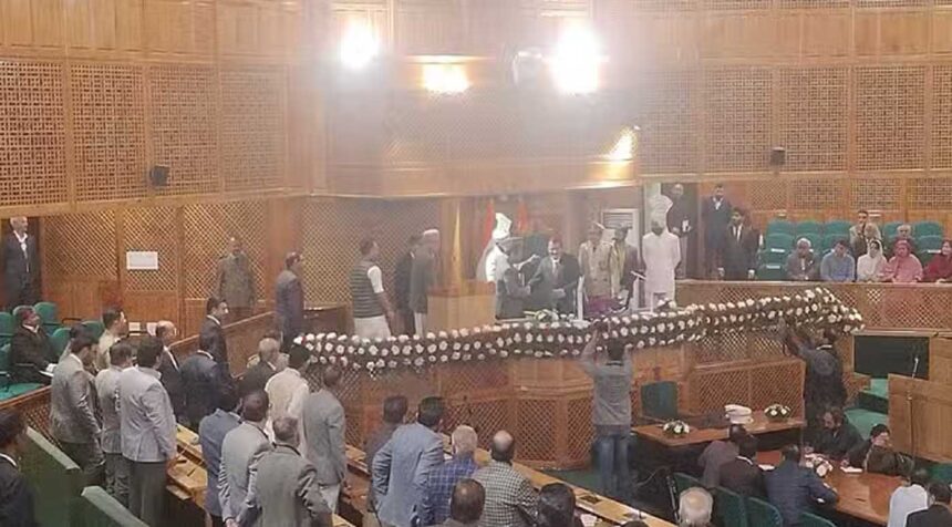 जम्मू-कश्मीर: विधानसभा में पीडीपी के अनुच्छेद 370 हटाने के प्रस्ताव पर हंगामा