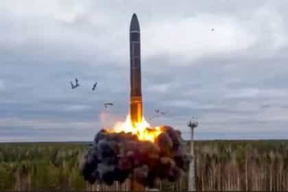 रूस-यूक्रेन युद्ध अब खतरनाक मोड़ पर : रूस ने पहली बार यूक्रेन पर दागी इंटरकॉन्टिनेंटल बैलिस्टिक मिसाइल