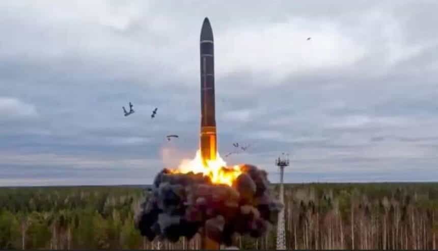 रूस-यूक्रेन युद्ध अब खतरनाक मोड़ पर : रूस ने पहली बार यूक्रेन पर दागी इंटरकॉन्टिनेंटल बैलिस्टिक मिसाइल
