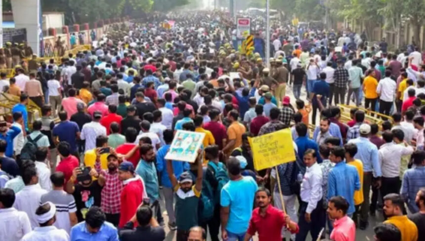 प्रयागराज: छात्रों का आंदोलन सरकार की घोषणाओं के बावजूद जारी, क्यों, कहां फंसा पेंच?