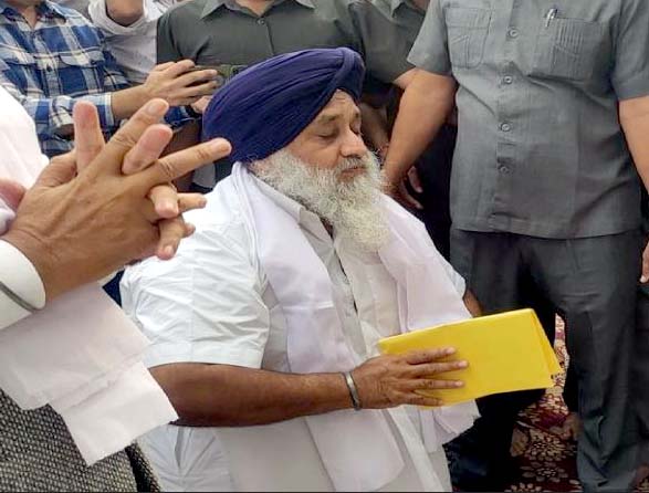 पंजाब की बड़ी खबर : सुखबीर बादल ने अकाली दल के अध्यक्ष पद से दिया इस्तीफा