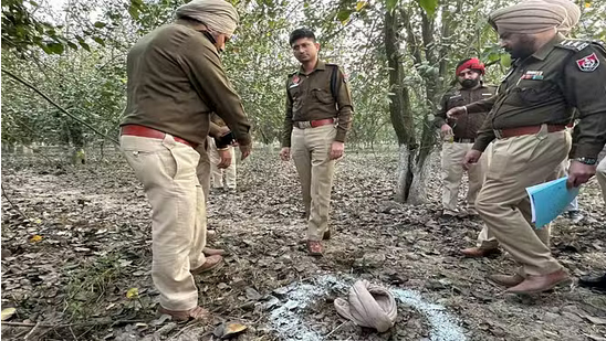 पंजाब में बदमाशों और पुलिस के बीच मुठभेड़ : बदमाशों ने पुलिस पर की फायरिंग, गोली पुलिसकर्मी की पगड़ी के ऊपर से निकल गई