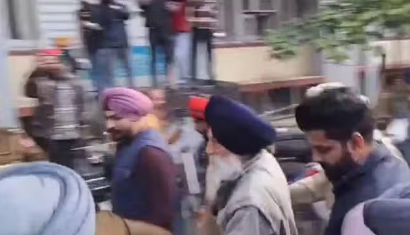 सुखबीर बादल पर हमला करने वाले आरोपी नारायण चौड़ा तीन दिन के पुलिस रिमांड पर, कोर्ट में मिठाई लेकर पहुंची महिला गिरफ्तार