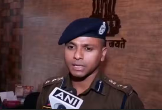 जम्मू-कश्मीर के उधमपुर सुरक्षा बलों ने आतंकियों की दो मददगार महिलाएं को किया गिरफ्तार, आतंकी जुनैद भट हुआ ढेर