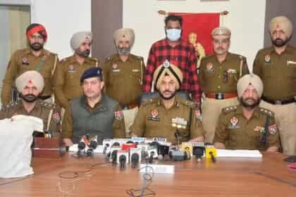 सरकारी विभाग का कर्मचारी निकला ड्रग स्मगलर: 50 लाख की फॉर्च्यूनर में कर रहा था नशा तस्करी