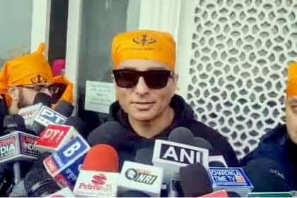 हरिमंदिर साहिब में माथा टेकने पहुंचे अभिनेता सोनू सूद :  फिल्म Fateh की कमाई दान करेंगे सोनू सूद
