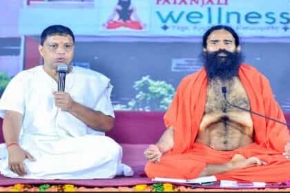 भ्रामक विज्ञापनों के मामले में योग चिकित्सक बाबा रामदेव, आचार्य बालकृष्ण और दिव्य फार्मेसी के खिलाफ जमानती वारंट जारी