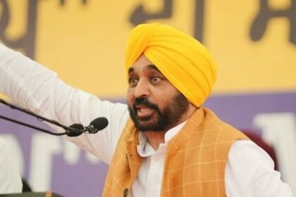 चुनाव अधिकारियों की टीम पंजाब के मुख्यमंत्री के आवास पर तलाशी के लिए पहुंची