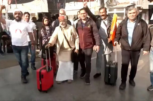 महाशिवरात्रि मनाने के लिए 154 हिंदू तीर्थयात्री पाकिस्तान के कटासराज के लिए रवाना