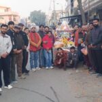 भक्ति रस में सराबोर शिव भक्तों ने लगाई आस्था के सागर में डुबकियां  महाशिवरात्रि के उपलक्ष्य में श्री भोलेबाबा मंदिर बस्ती नौ से निकली पहली प्रभातफेरी