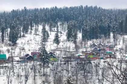 Today Weather Updates:  बारिश, बर्फबारी और भूस्खलन से जम्मू कश्मीर में रास्ते बंद, पंजाब-हरियाणा में भी मौसम ने बदला रुख 