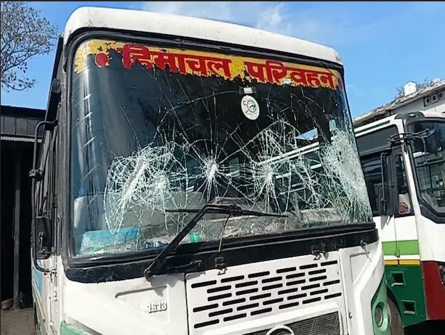 हिमाचल सरकार के फैसले से मचा हड़कंप : खालिस्तानी समर्थकों के बार-बार हो रहे हमलों के बाद अब पंजाब के बस अड्डों पर नहीं जाएंगी एचआरटीसी 600 बसें