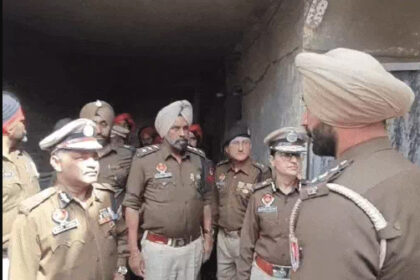 जालंधर : गुरु नानक पुरा एरिया में एडीजीपी राम सिंह की अध्यक्षता में बड़े स्तर पर चला सर्च ऑपरेशन : 100 से ज्यादा पुलिस मुलाजिमों ने नशा तस्करों के घर पर की छापेमारी