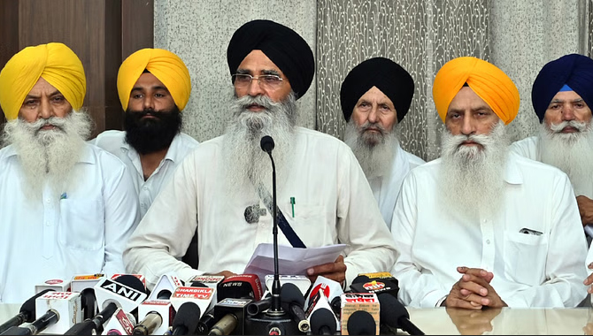 सुखबीर बादल से मुलाकात के बाद हरजिंदर धामी का यू टर्न : SGPC प्रधान पद से इस्तीफा लिया वापस
