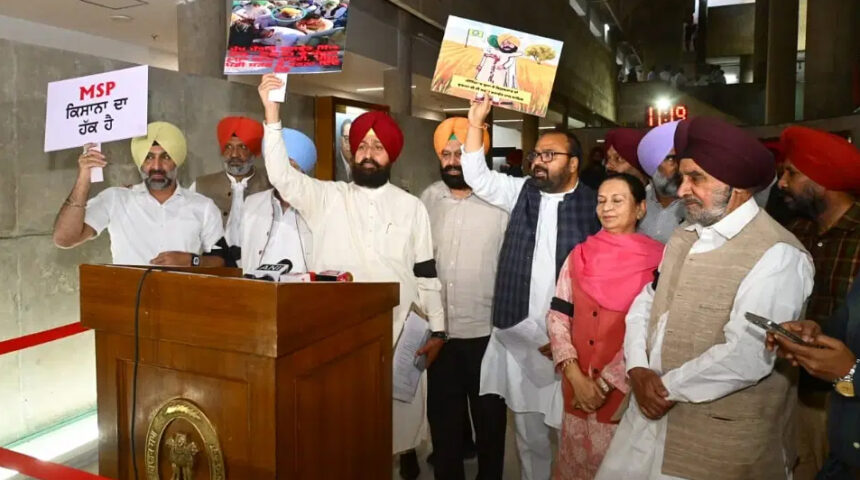बजट अभिभाषण के दौरान कांग्रेस विधायकों ने किया हंगामा, किसानों के मुद्दे पर किया वाॅकआउट