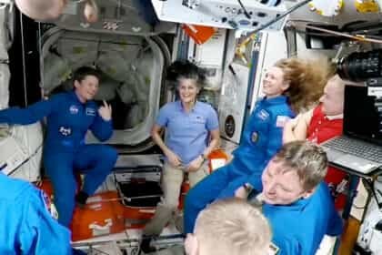 अंतरिक्ष में जश्न : सुनीता विलियम्स और बुच विल्मोर की वापसी का रास्ता साफ, धरती से आए साथियों को देख खुशी से झूम उठीं सुनीता