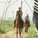 भारतीय सीमा में घुसा पाकिस्तानी नागरिक : सीमा सुरक्षा बल ने पकड़ कर पुलिस को सौंपा
