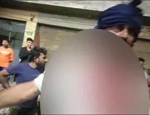 जालंधर: मकसूदा मंडी के अंदर करीब एक दर्जन से ज्यादा जुआरियों ने दो लोगों को बुरी तरह से पीट-पीटकर किया लहूलुहान