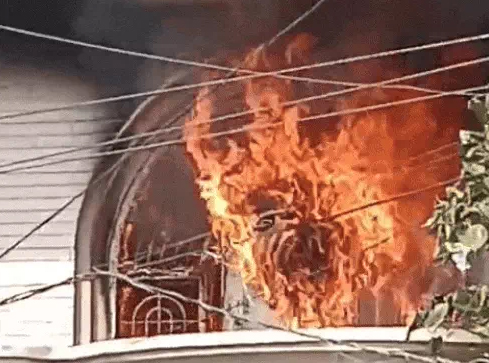 जालंधर: चीमा चौक में मकान की पहली मंजिल में लगी आग : पिता-पुत्र सुरक्षित बाहर निकाले गए