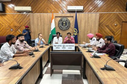 डिप्टी कमिश्नर ने पोस्ट मैट्रिक स्कॉलरशिप स्कीम को सही मायनों में लागू करने के लिए पंजाब सरकार की प्रतिबद्धता दोहराई